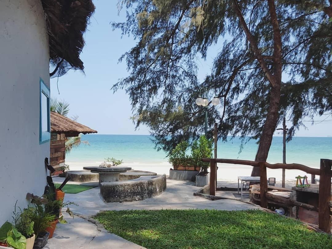 Maliblues Bed & Art Gallery Chumphon Exteriér fotografie